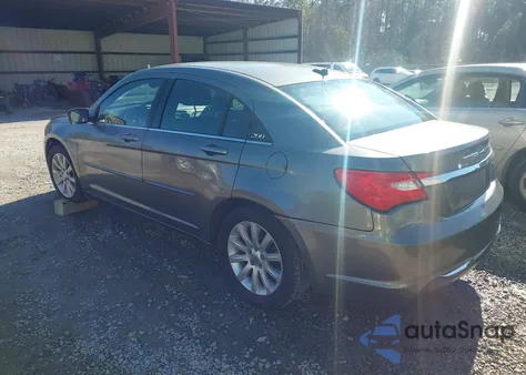 2012 Chrysler 200 Touring z USA, uszkodzony, nr VIN 1C3CCBBB6CN166646